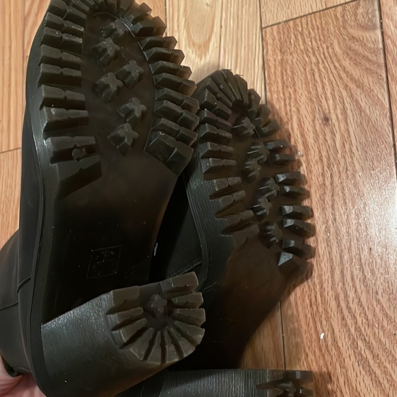 MAGDALENA WOMEN'S LEATHER HEELED CHELSEA BOOTS - Picture 7 of 7